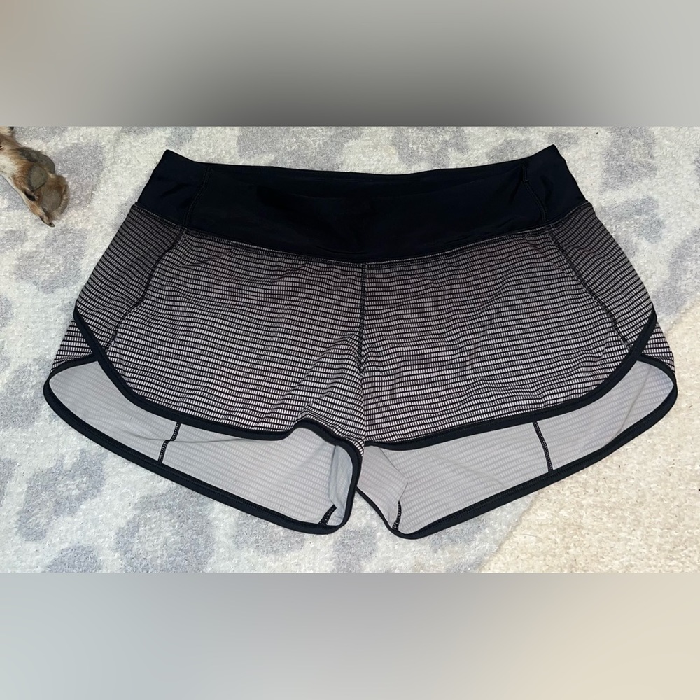 Lululemon speed up low rise size 4 black&white